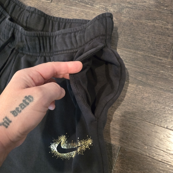 Nike Jogger Sweatpants - Black w/ Gold Logo - SZ Medium - Picture 3 of 6